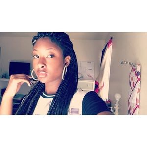 Meet your Posher, Hellena